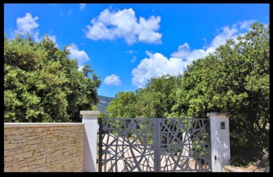 Gite Moderne En Drome Roche-Saint-Secret 外观 照片